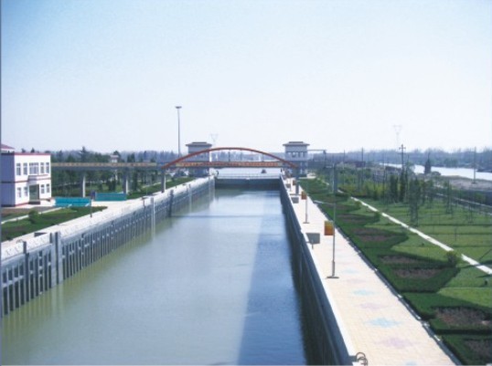 京杭运河淮安三线船闸钢板桩、地连墙加锚索永久工程
