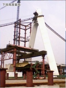 柳州双拥大桥钢主塔节段提升、下放